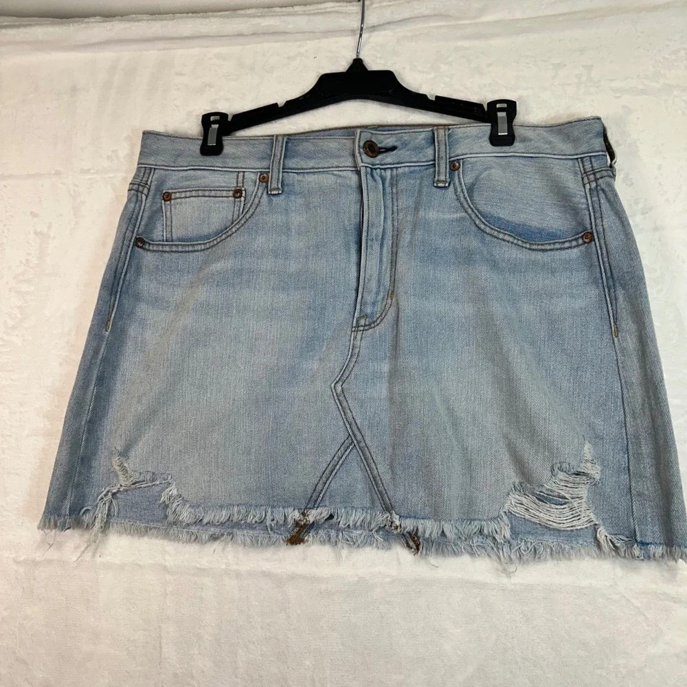 American Eagle Denim Mini Skirt 12 Light Wash Blue Distressed‎ Womens